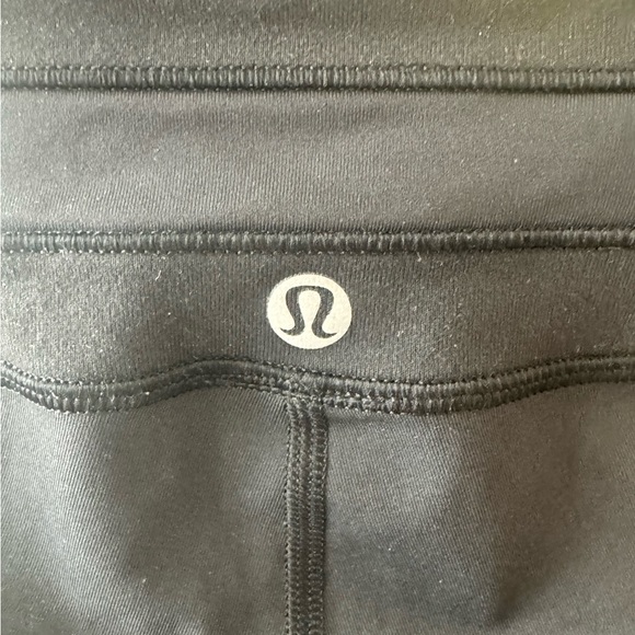 Lululemon Black Capri 23” Leggings. Size 4. - Picture 8 of 12